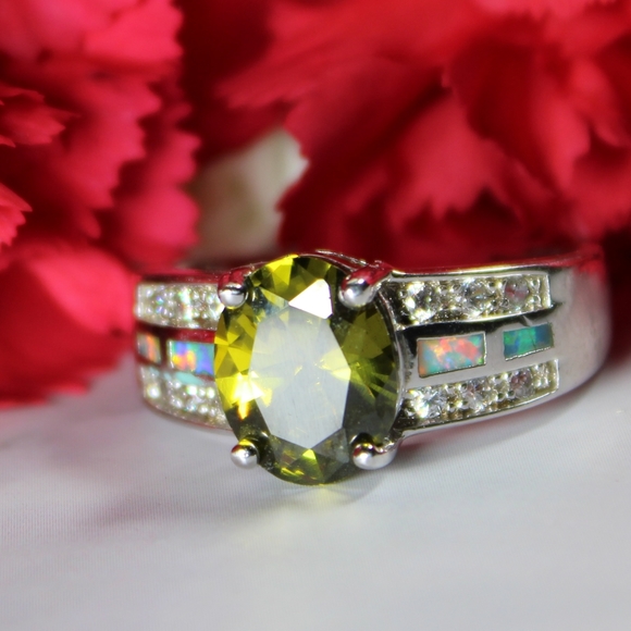 Very Beautiful Green CZ Stone with Imitation Opal and CZ diamonds - Picture 6 of 12